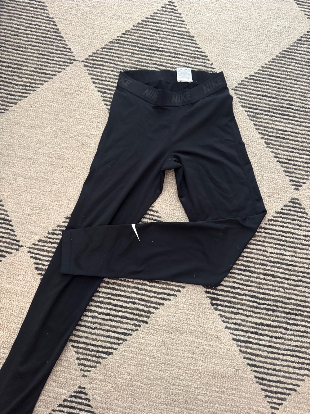 Nike women’s Black Logo Waistband Leggings